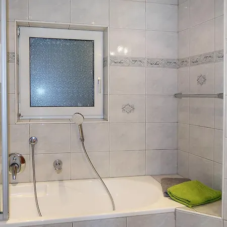 ;haus Helga 115w * פליס